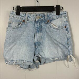 Zara Distress Light Blue Denim Mom Shorts Cuffed Button Fly Distressed Size 4